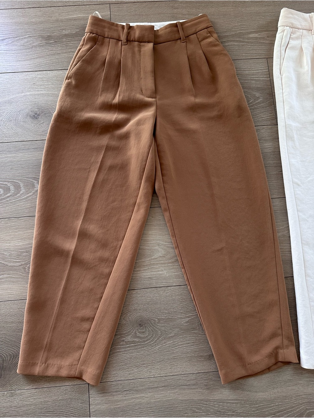 Wilfred Camel Carrot pants High-Waist Pleated Trousers